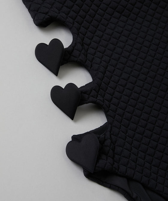 【GUACAMOLE】QUILT HEART THREE HOLES ONEPIECE / BLACK