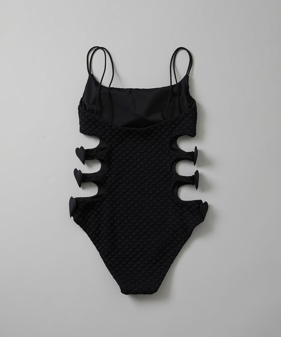 【GUACAMOLE】QUILT HEART THREE HOLES ONEPIECE / BLACK