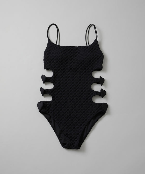 【GUACAMOLE】QUILT HEART THREE HOLES ONEPIECE / BLACK